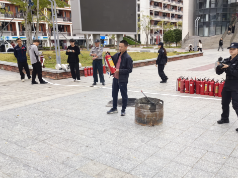 提升消防应急能力  守护师生安...