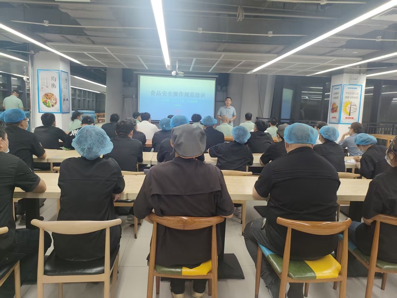 筑牢校园食品安全防线——我校开...